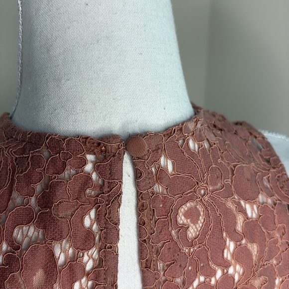 Express Cold Shoulder Blouse with Lace Insert in Light Mauve. Small - Picture 4 of 11